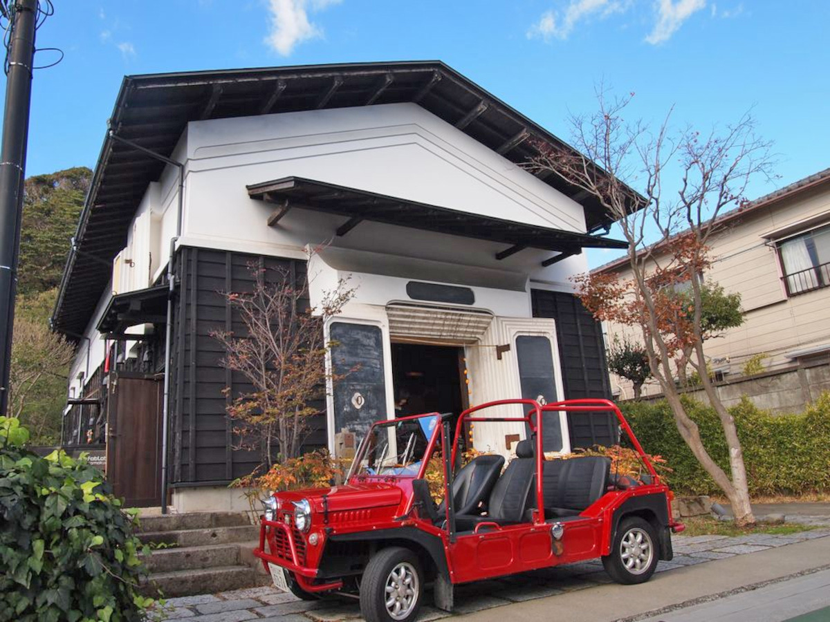 結の蔵正面　秋田の酒蔵を鎌倉に移築して三戸の長屋とした。